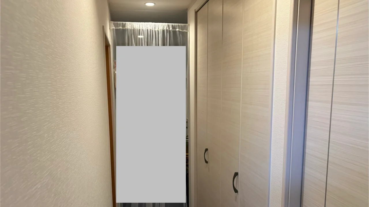 ローコスト住宅の1階にある長い廊下